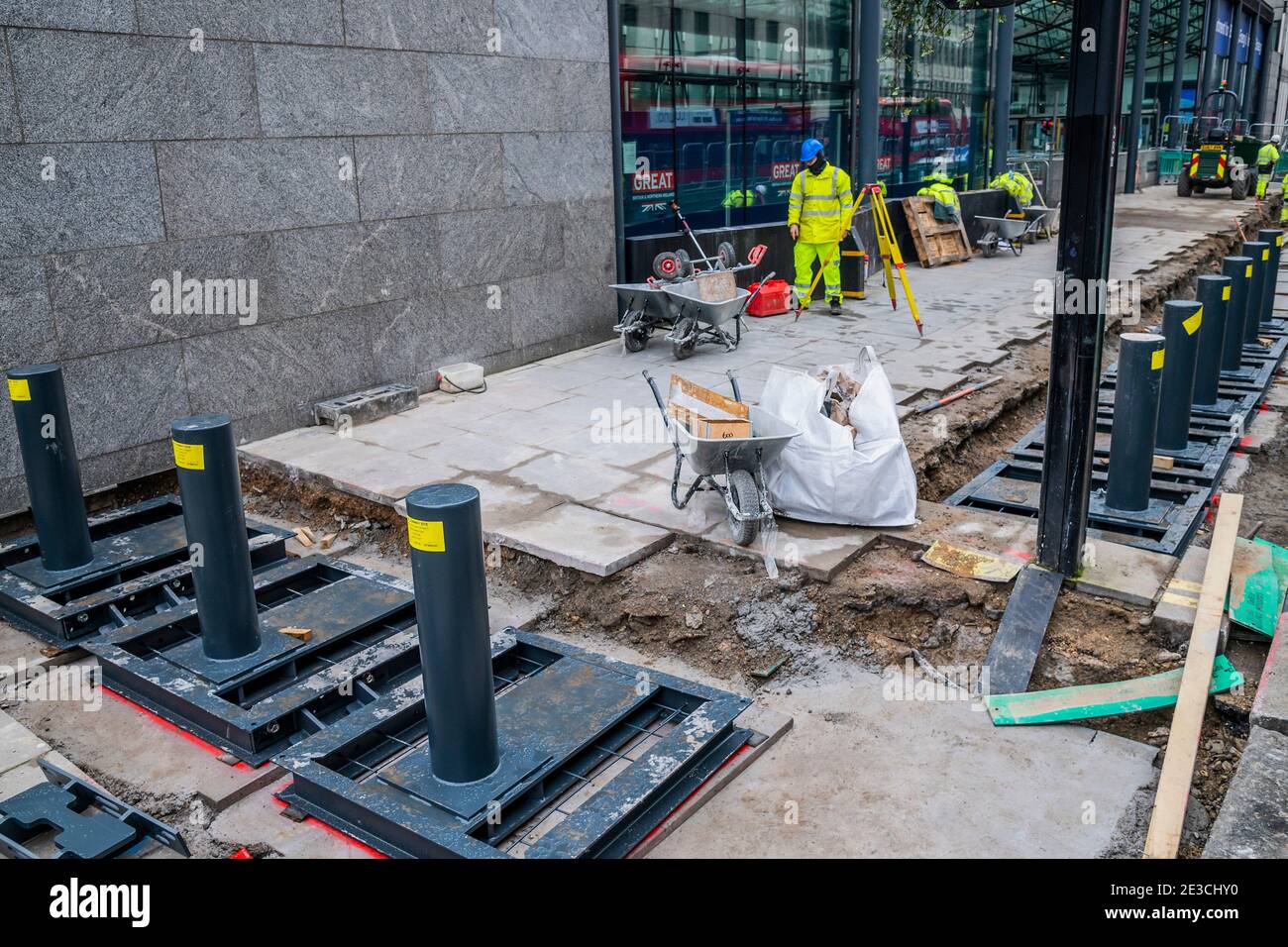 London, UK. 18th Jan, 2021. New Security Bollards Are Installed At The ...