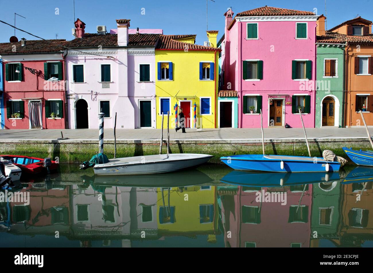 Colourful houses along island canal hi-res stock photography and images ...