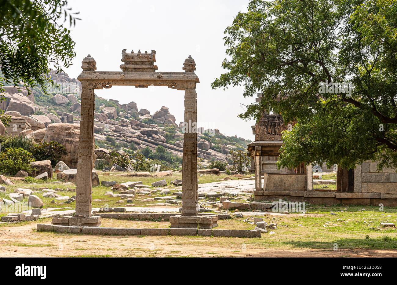 Free standing temple hires stock photography and images Alamy