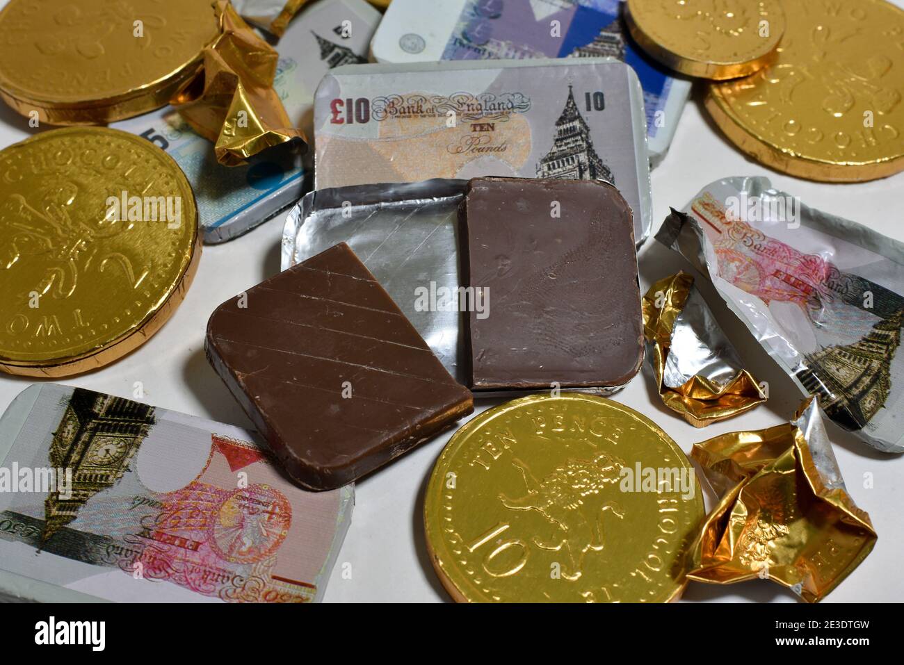Chocolate bank notes hi-res stock photography and images - Alamy