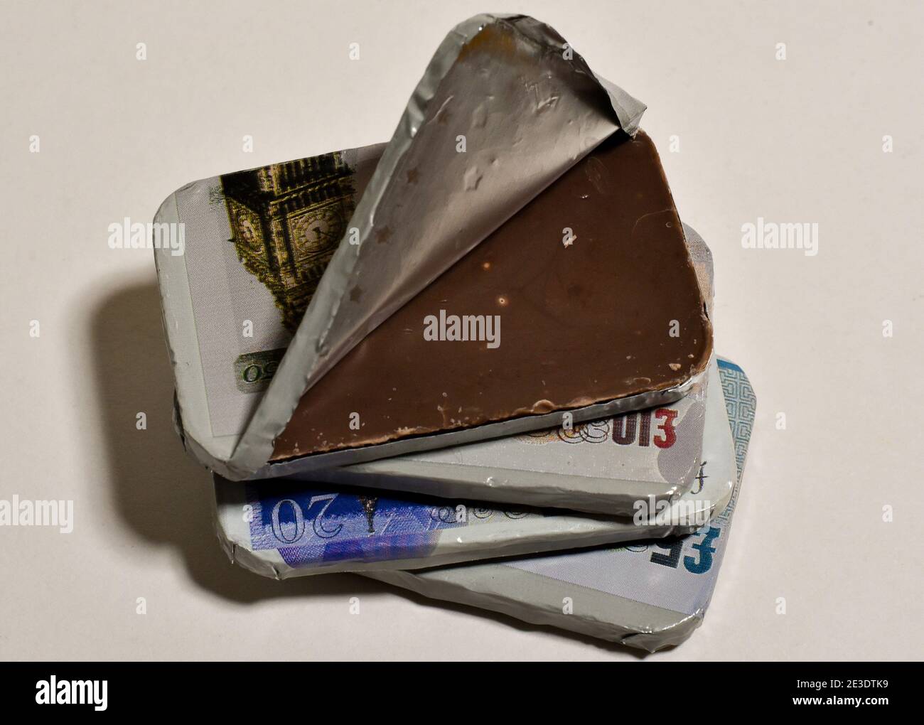 Chocolate bank notes hi-res stock photography and images - Alamy