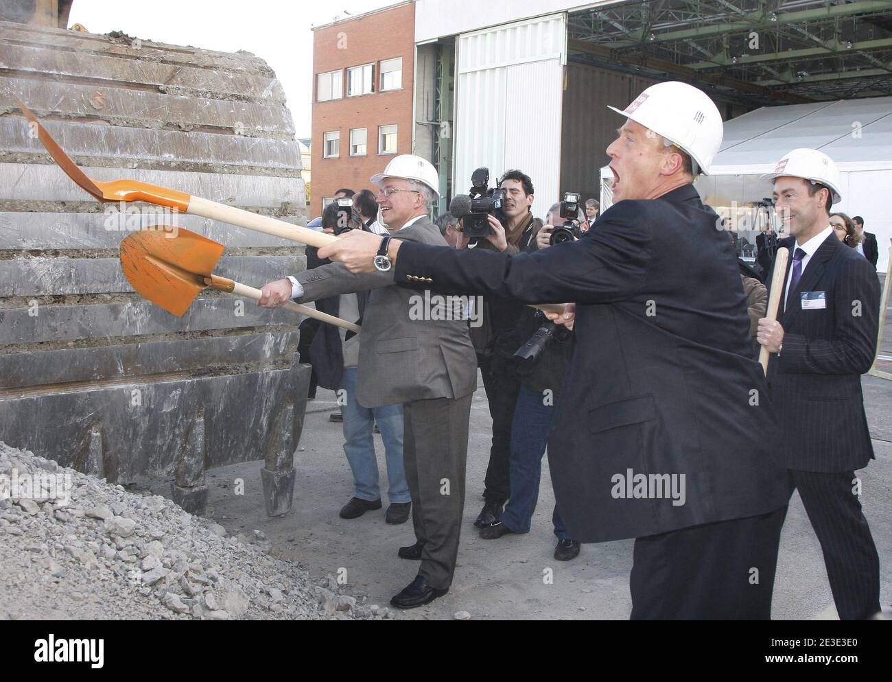 (L-R) A350 Head of Programme Didier Evrard, Airbus France CEO Fabrice Bregier, and Airbus Germany CEO Tom Enders lay the foundations of the European aircraft manufacturer's A350 final assembly line during a groundbreaking ceremony, at the Airbus headquarters in Colomiers, near Toulouse, southwestern France on January 14, 2009. Photo by Patrick Bernard/ABACAPRESS.COM Stock Photo