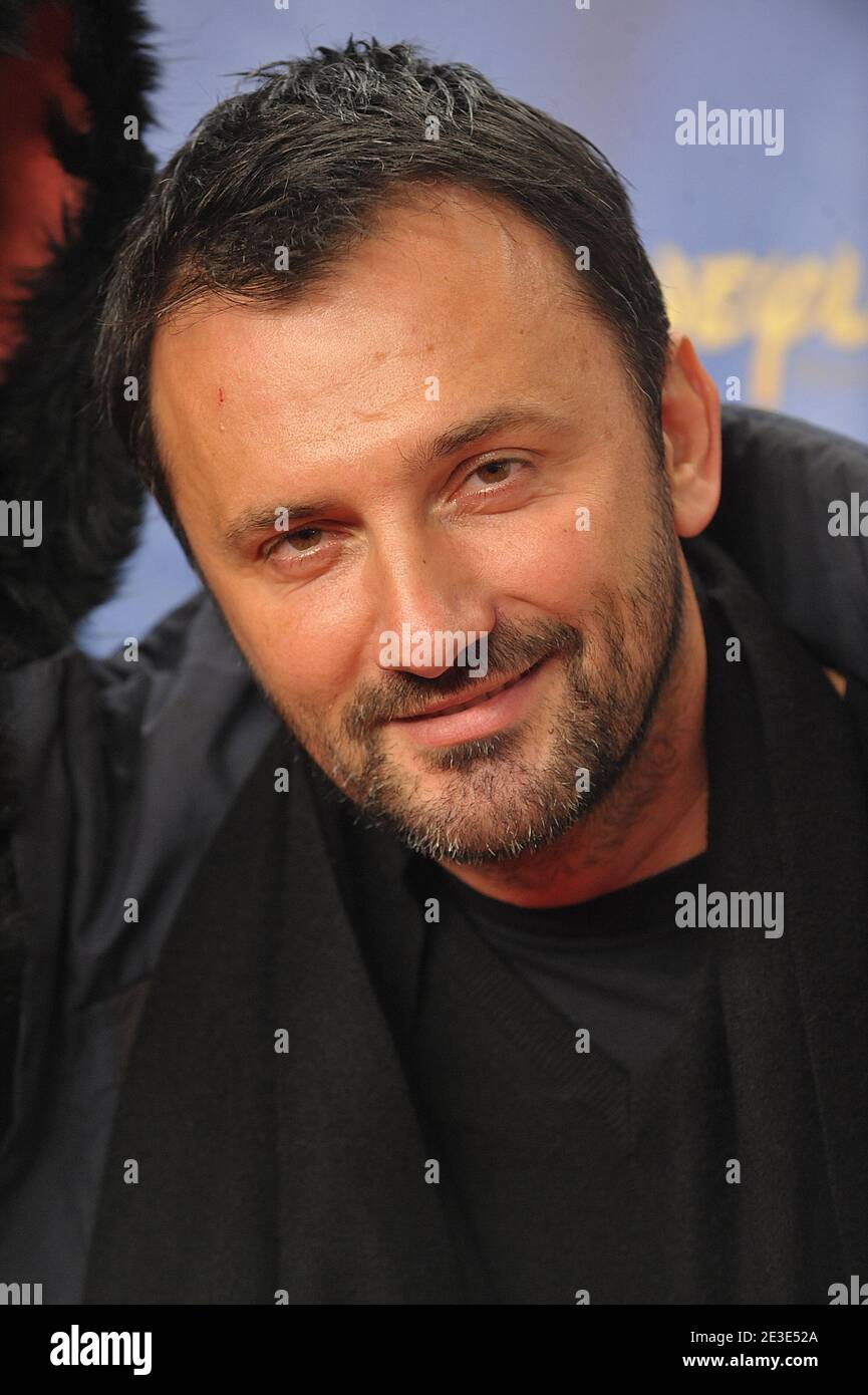 Frederic Lopez poses at the premiere of 'Volt, Star Malgre Lui' held at  Disneyland Resort Paris in Marne-La-Vallee, France on January 17, 2009.  Photo by Giancarlo Gorassini/ABACAPRESS.COM Stock Photo - Alamy