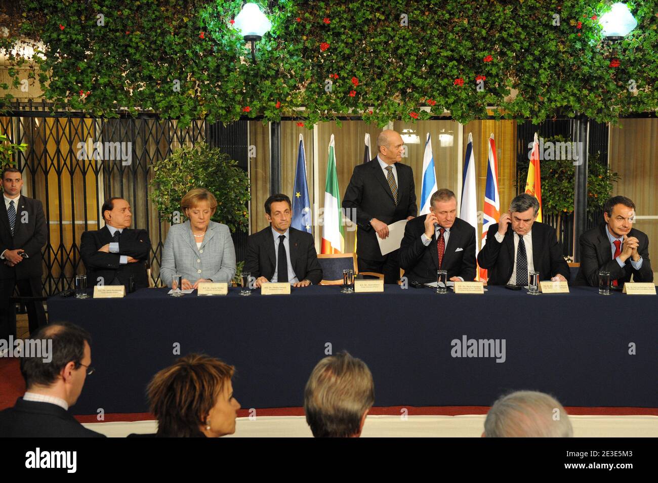 (R-L) Spanish Prime Minister Jose Luis Rodriguez Zapatero, Great Britain's Prime Minister Gordon Brown, Czech Prime Minister Mirek TopolÀnek, Israeli Prime Minister Ehud Olmert, French President Nicolas Sarkozy and German Chancellor Angela Merkel and Italian Prime Minister Silvio Berlusconi seen during a joint press conference at the residence of Israeli Prime Minister Ehud Olmert in Jerusalem, Israel on January 18, 2009. Photo by Ammar Abd Rabbo/ABACAPRESS.COM Stock Photo