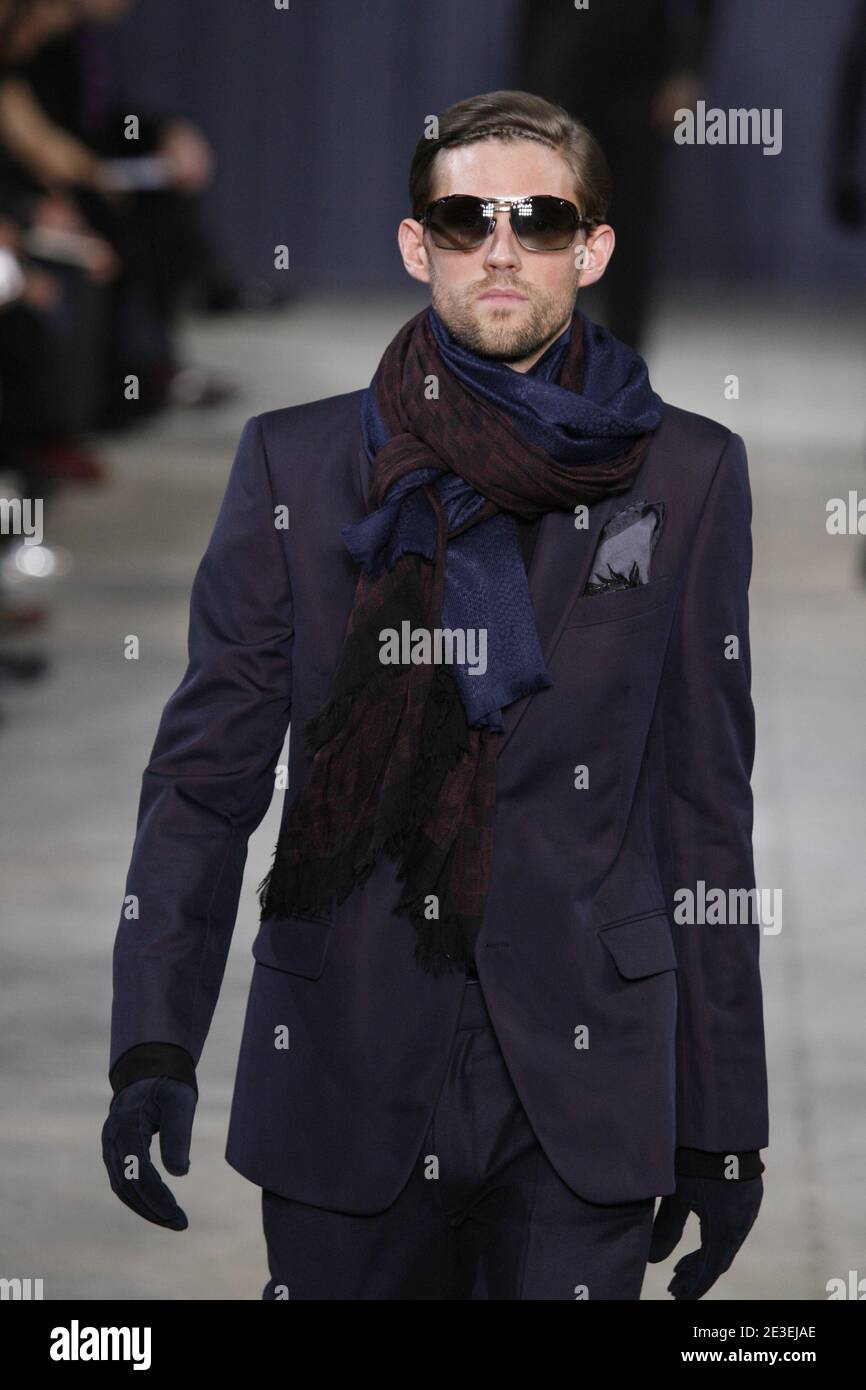 A model displays a creation by designer Paul Helbers for Louis Vuitton Men's  Fall-Winter 2009-2010 fashion show in Paris, France on January 22, 2009.  Photo by Frederic Bukajlo/JDD/ABACAPRESS.COM Stock Photo - Alamy