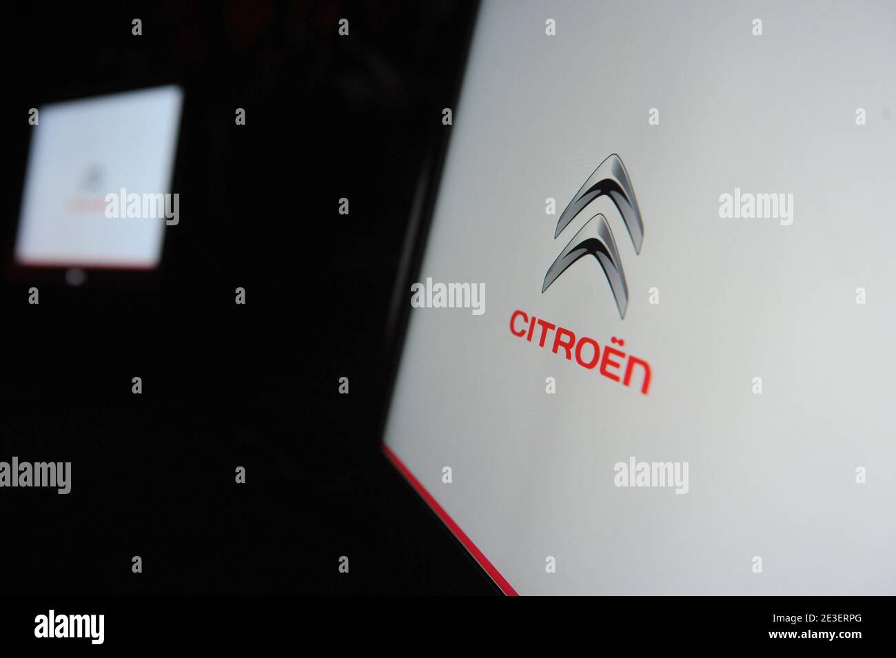 Citroën logo hi-res stock photography and images - Alamy