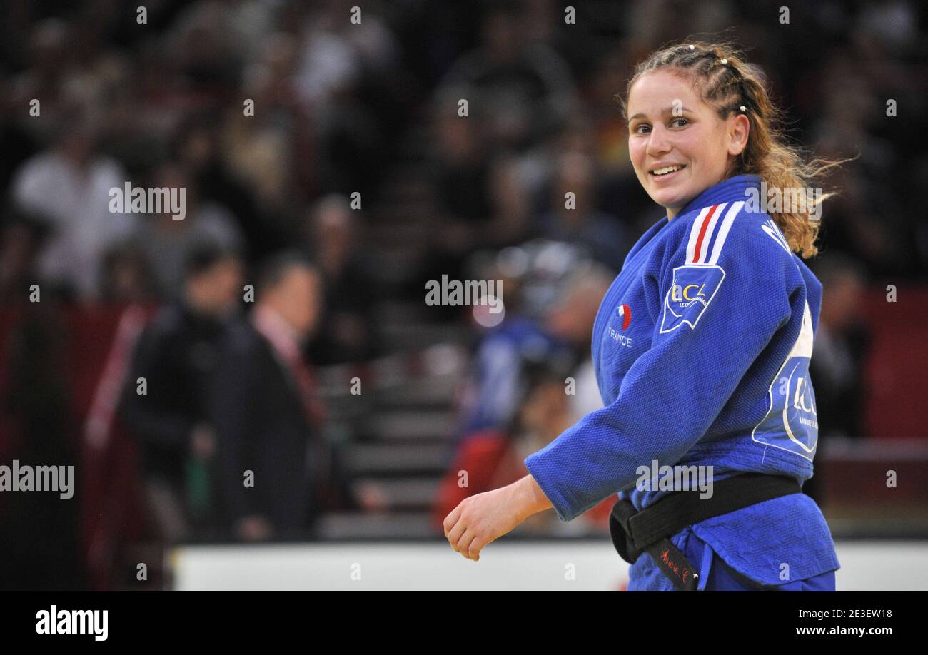 France's Aurore Climence (blue) battles with Sarah Menezes (White) in the women -48 kg category during the Judo Paris International tournament at the Bercy stadium in Paris, France on February 7, 2009. Photo by Christophe Guibbaud/Cameleon/ABACAPRESS.COM Stock Photo