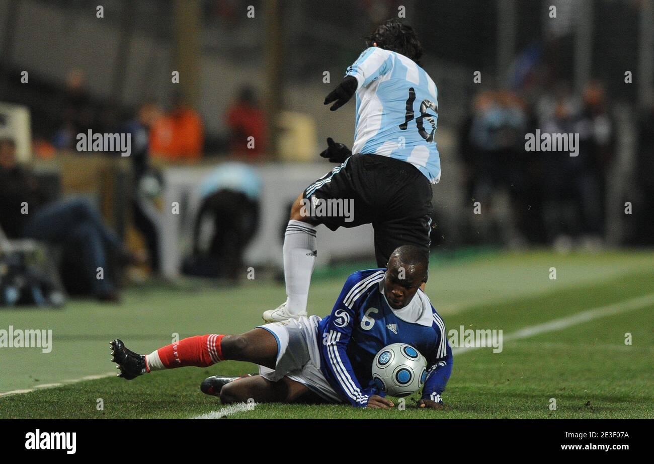 France's Lassana Diarra tackles Argentina's Sergio Leonel Aguero during the International Friendly Soccer match, France vs Argentina at the velodrome Stadium in Marseille, France on February 11, 2009. Argentina won 2-0. Photo by Steeve McMay/ABACAPRESS.COM Stock Photo
