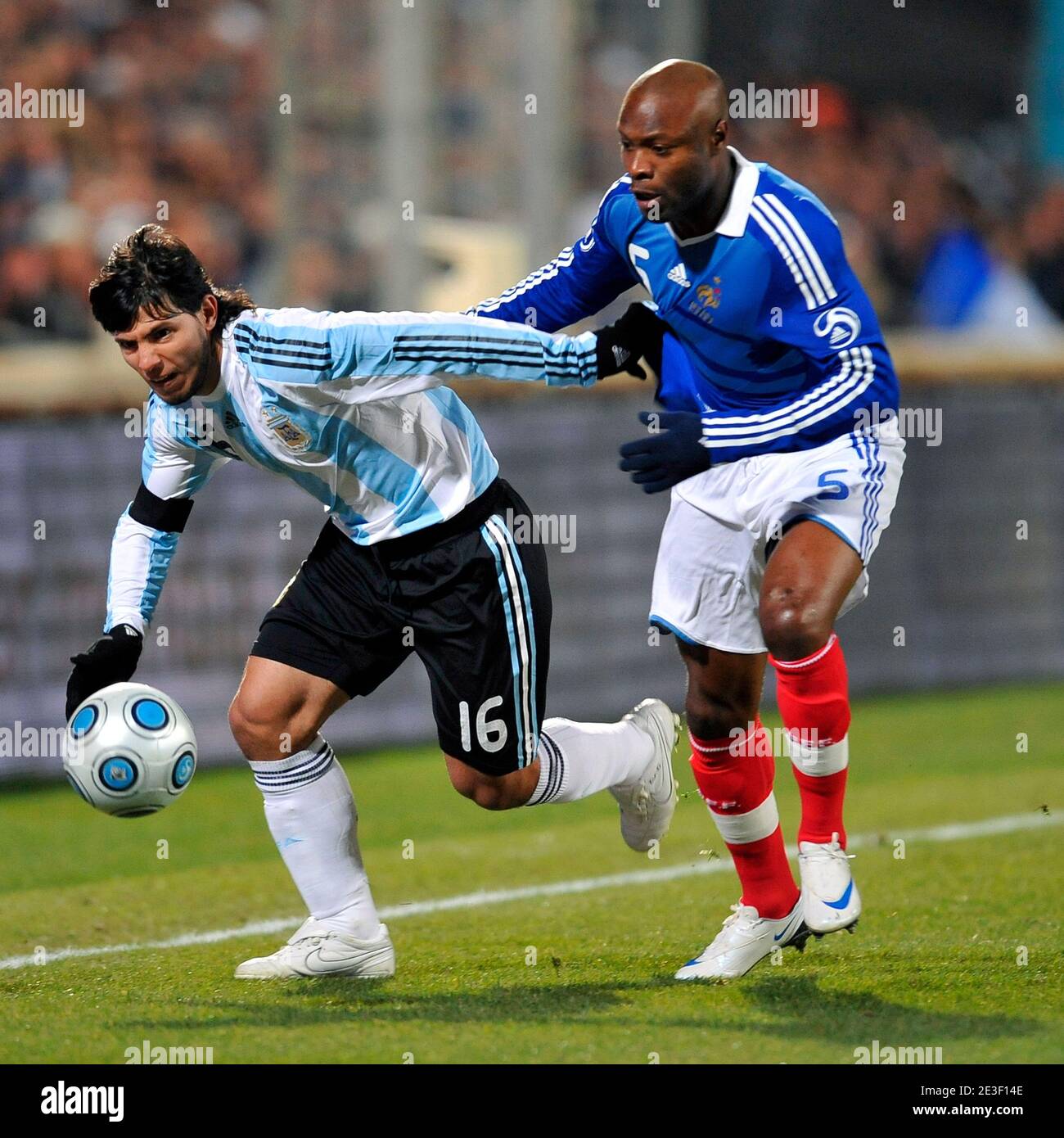 Argentina's Sergio Aguero and France's William Gallas during the International Friendly Soccer match, France vs Argentina at the velodrome Stadium in Marseille, France on February 11, 2009. Argentina won 2-0. Photo by Stephane Reix/ABACAPRESS.COM Stock Photo