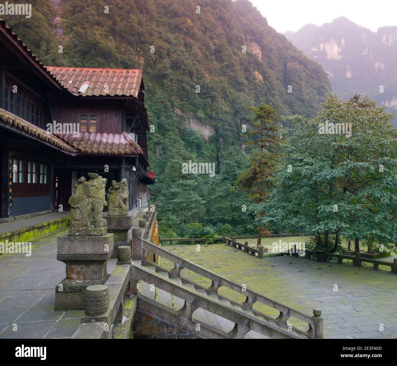 Xianfeng Temple on the way to Mount Emei, Sichuan, China Stock Photo
