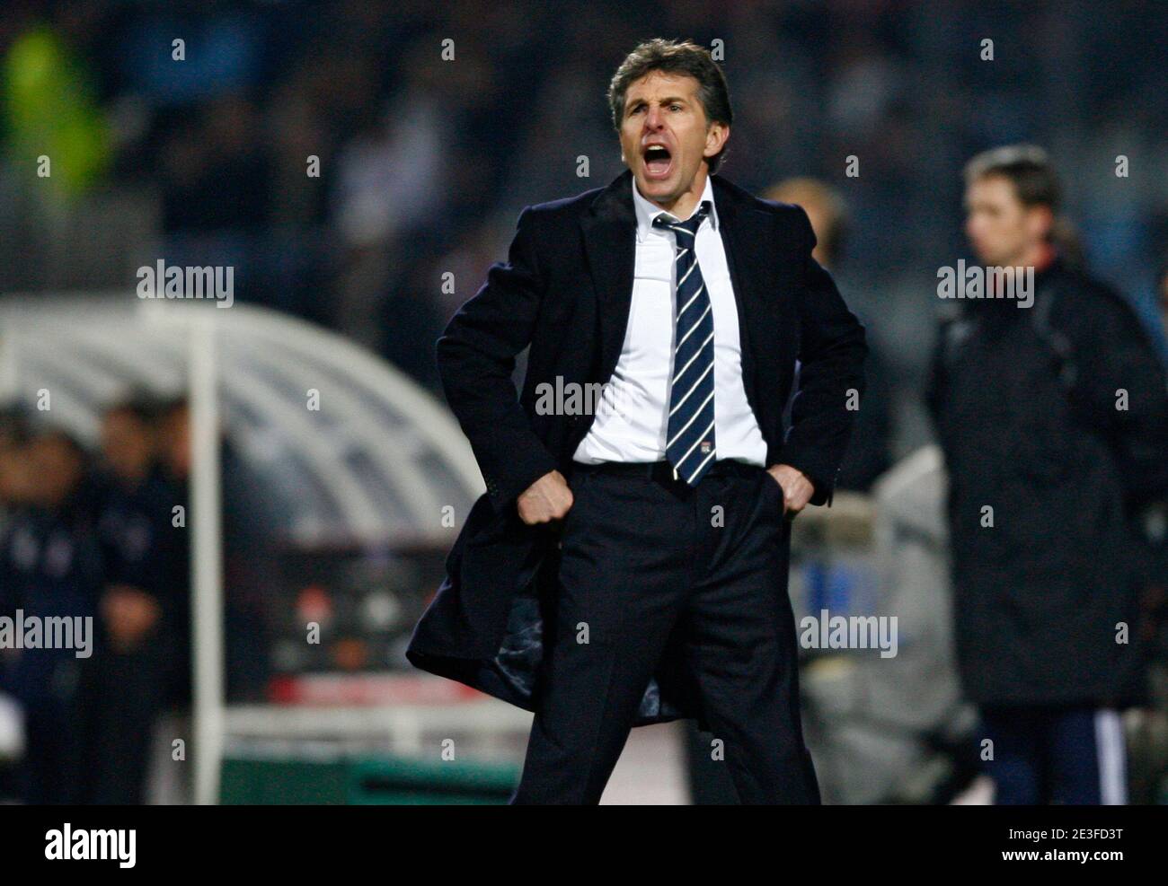 Lyon's coach Claude Puel during French cup soccer match, Lille OSC vs Olympique Lyonnais at the Lille Metropole Stadium in Villeneuve d'Ascq, France on March 4, 2009. Lille won 3-2. Photo by Mikael LIbert/ABACAPRESS.COM Stock Photo