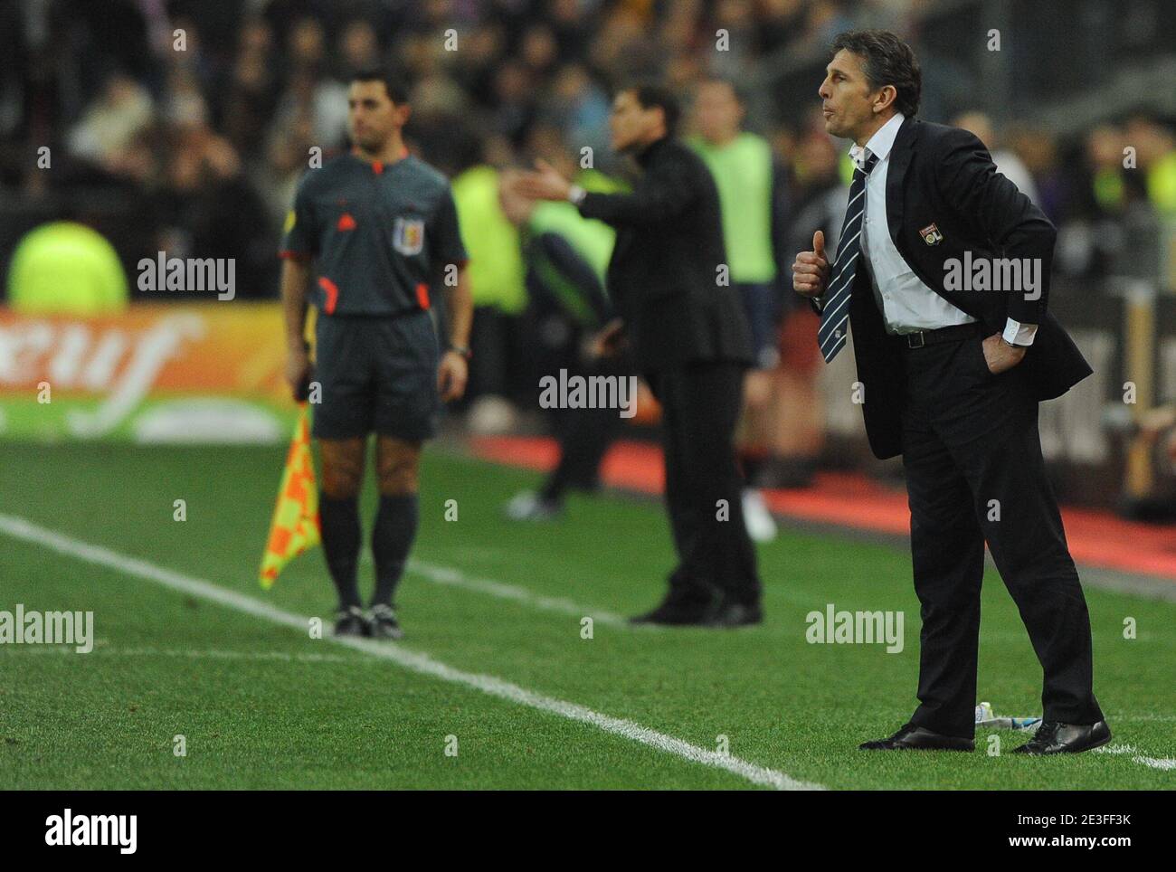 Lyon coach Claude Puel during the French First League Soccer match, Lille  OSC vs Olympique Lyonnais at the Stade de France in Saint-Denis near Paris,  France on March 7, 2009. Photo by