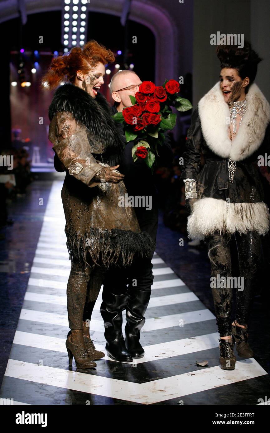 French designer Jean-Paul Gaultier appears during his Fall-Winter 2009-2010  ready-to-wear collection show at his headquarters in Paris, France on March  7, 2009. Photo by Alain Gil-Gonzalez/ABACAPRESS.COM Stock Photo - Alamy