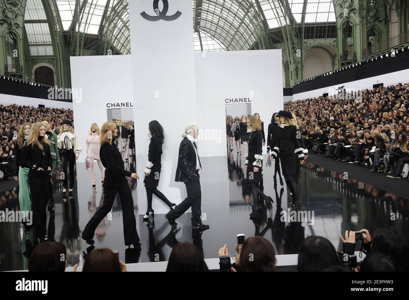 Designer Karl Lagerfeld appears during the Chanel Fall-Winter 2009/2010  ready-to-wear collection show held at the Grand Palais in Paris, France on  March 10, 2009. Photo by Mehdi Taamallah/ABACAPRESS.COM Stock Photo - Alamy