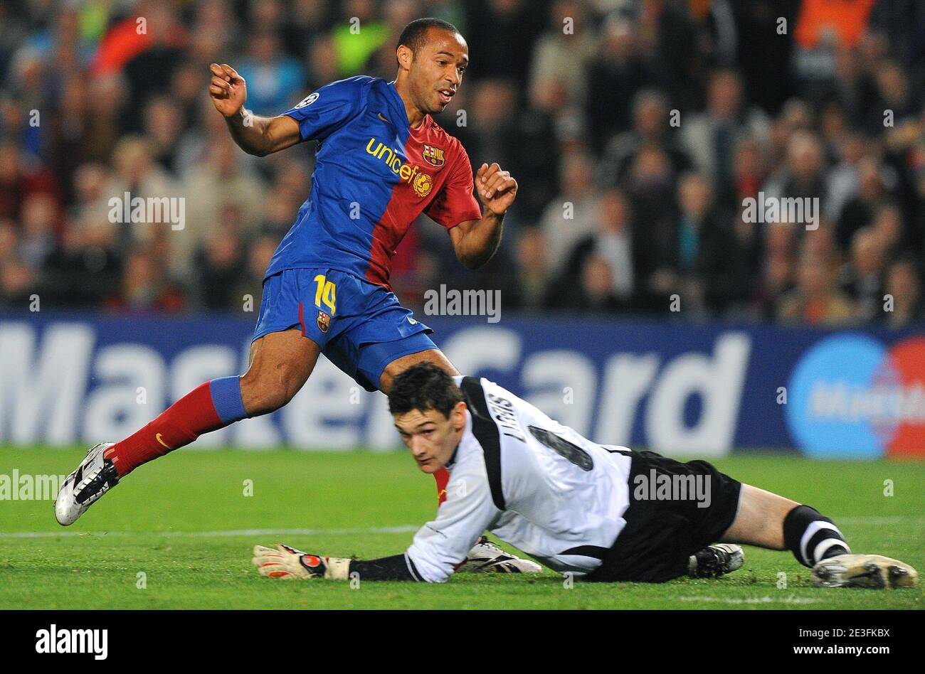 Thierry HENRY - - - Olympique Lyonnais / FC Barcelone - 8eme de... News