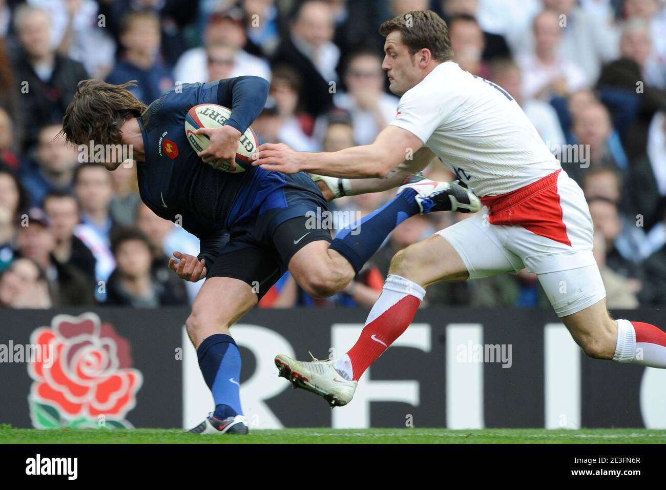 Maxime Medard is tackled by Mark Cueto during the RBS 6 Nations Championship 2009 Rugby match, England vs France at the Twickenham stadium in London, UK on March 15, 2009. England won 34-10. Photo by Henri Szwarc/ABACAPRESS.COM Stock Photo