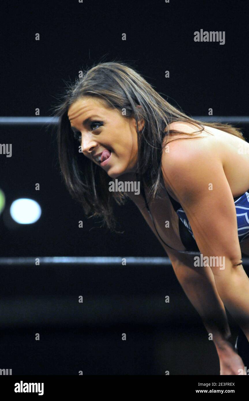 Catch wrestling hi-res stock photography and images - Page 2 - Alamy, image size:863x1390