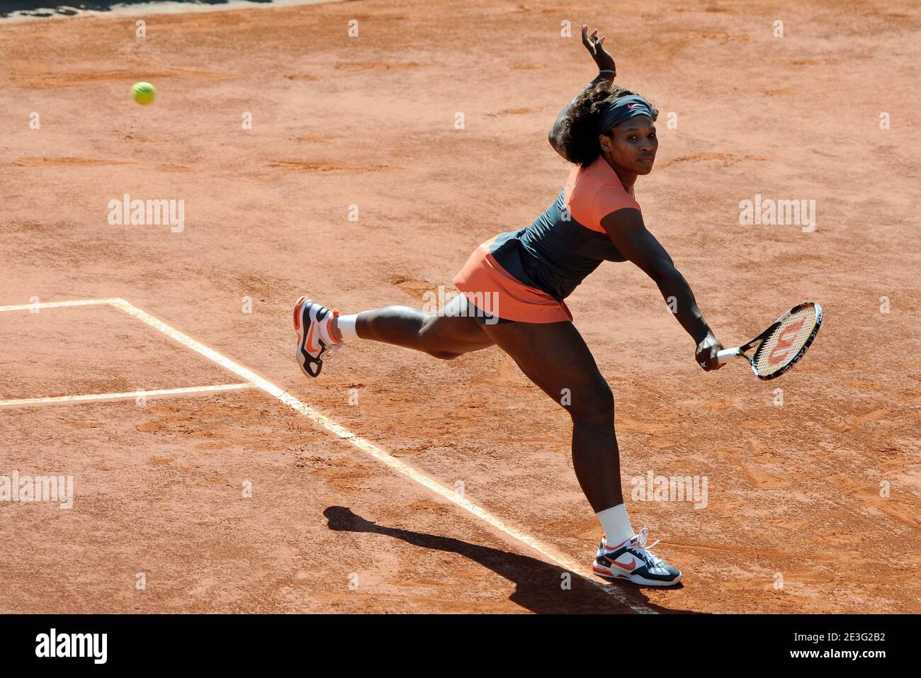 USA's Serena Williams defeats, 6-1, 6-2, Canada's Aleksandra Wozniak in their Fourth round of the of the French Open tennis at the Roland Garros stadium in Paris, France on June 1, 2009. Photo by Henri Szwarc/ABACAPRESS.COM Stock Photo