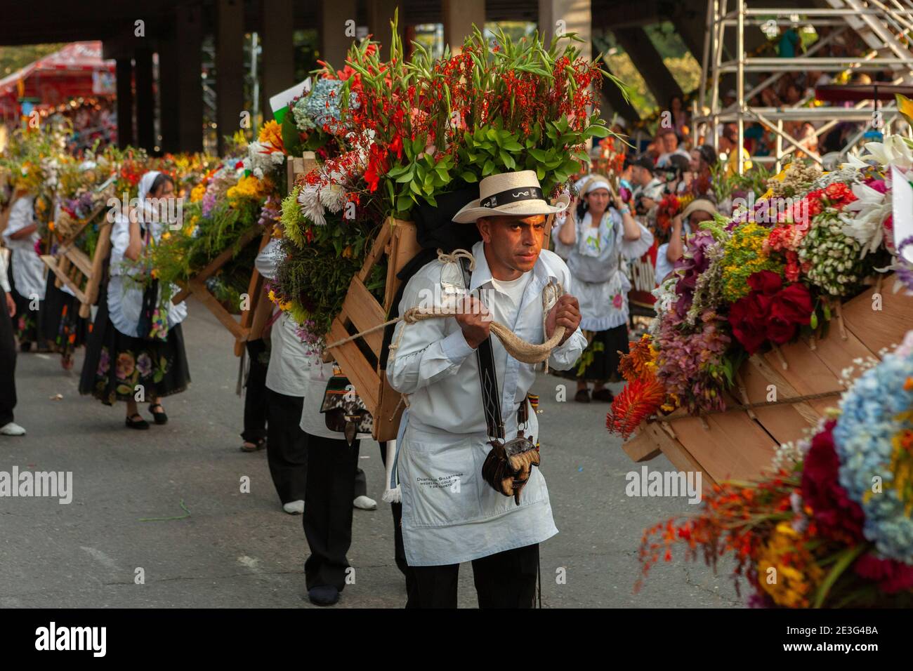 Farmers carrying large floral arrangements in the Desfile de Silleteros