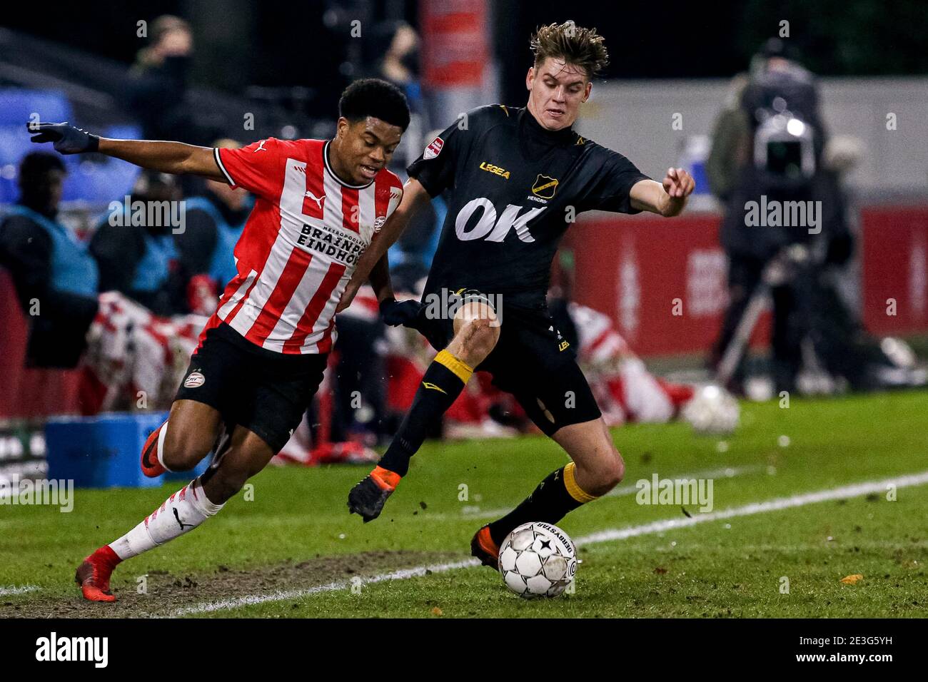 EINDHOVEN, NETHERLANDS - JANUARY 18: (L-R): Nigel Thomas of Jong PSV, Ramon Hendriks of NAC Breda during the Dutch Keukenkampioendivisie match between Stock Photo