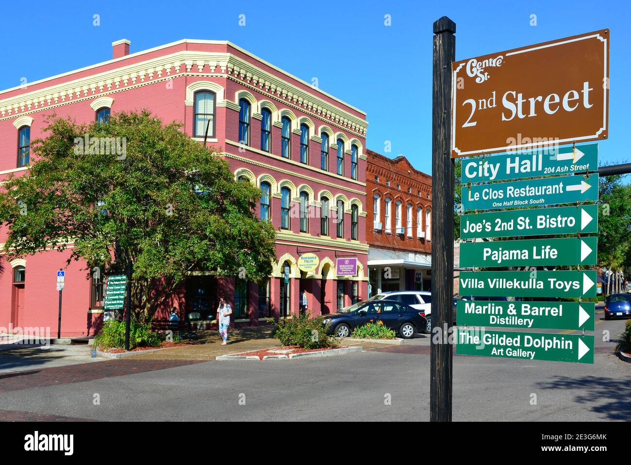 Historic architecture on Centre Street at 2nd Street,  with directional signs for downtown galleries,  shops and City Hall, in historic Fernandina Bea Stock Photo
