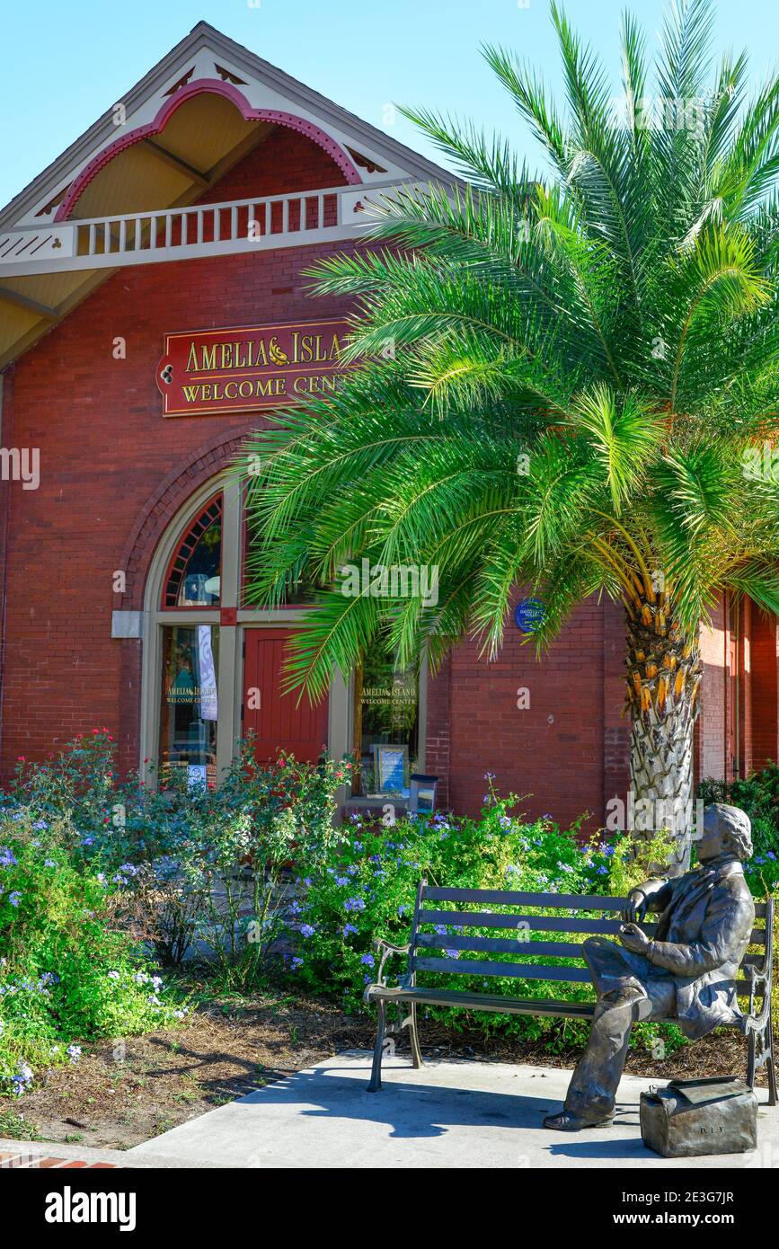 The Amelia Island Welcome Center, housed in the architecturally significant old train depot, with a seated bronze statue of Senator David Yulee, in hi Stock Photo