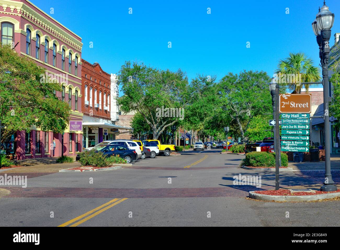 Historic architecture on Centre Street at 2nd Street,  with directional signs for downtown galleries,  shops and City Hall, in historic Fernandina Bea Stock Photo