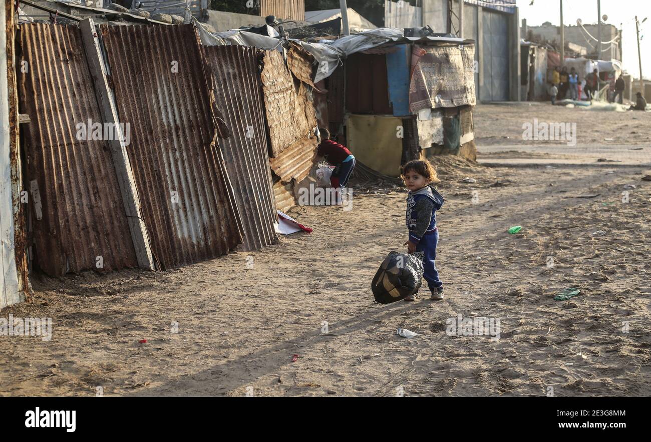 Gaza City, Palestine. 18th Jan, 2021. Palestinian children playing in a poor neighbourhood in the central Gaza Strip, on January 18, 2021. (Photo by Mahmuod Khattab/INA Photo Agency/Sipa USA) Credit: Sipa USA/Alamy Live News Stock Photo