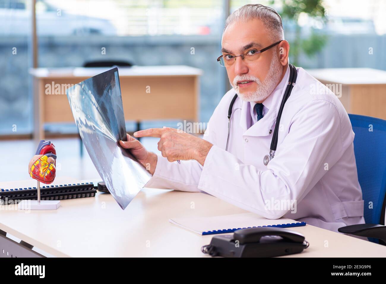 Old doctor radiologist working in the clinic Stock Photo - Alamy