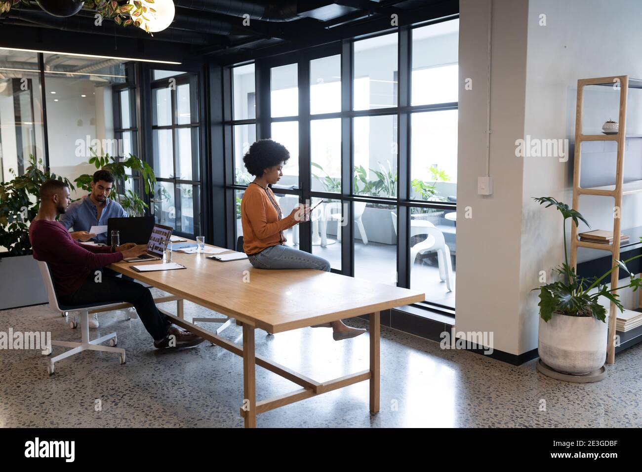 Diverse group business people hi-res stock photography and images - Alamy