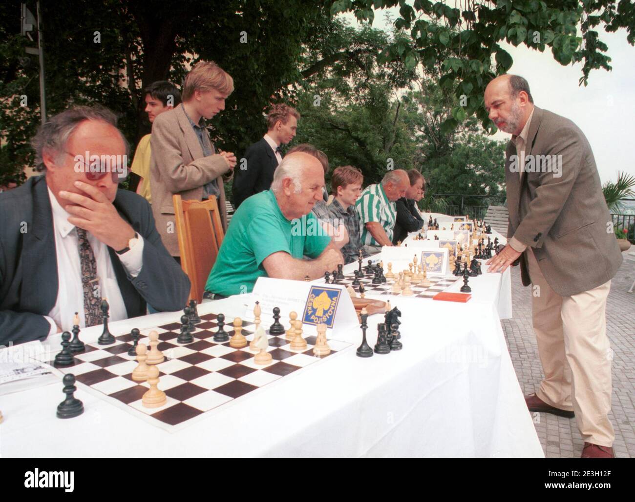 ***FILE PHOTO*** Czech-American chess player Lubomir Kavalek, right, plays a simultaneous chess game at Prague Castle in Prague, Czech Republic, on June 26, 1995. (CTK Photo/Judita Thomova) Stock Photo