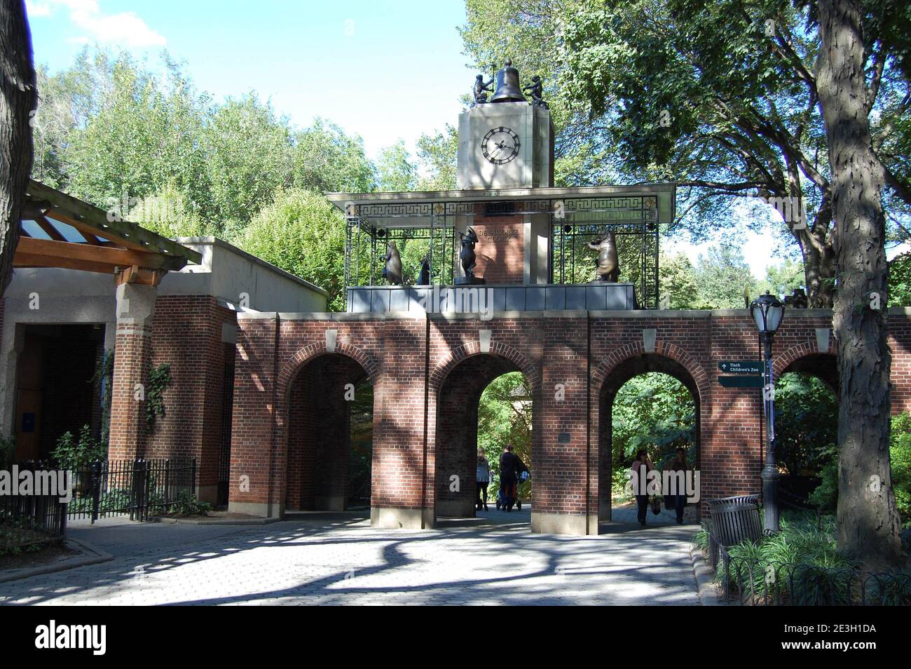 Central park zoo clock hires stock photography and images Alamy