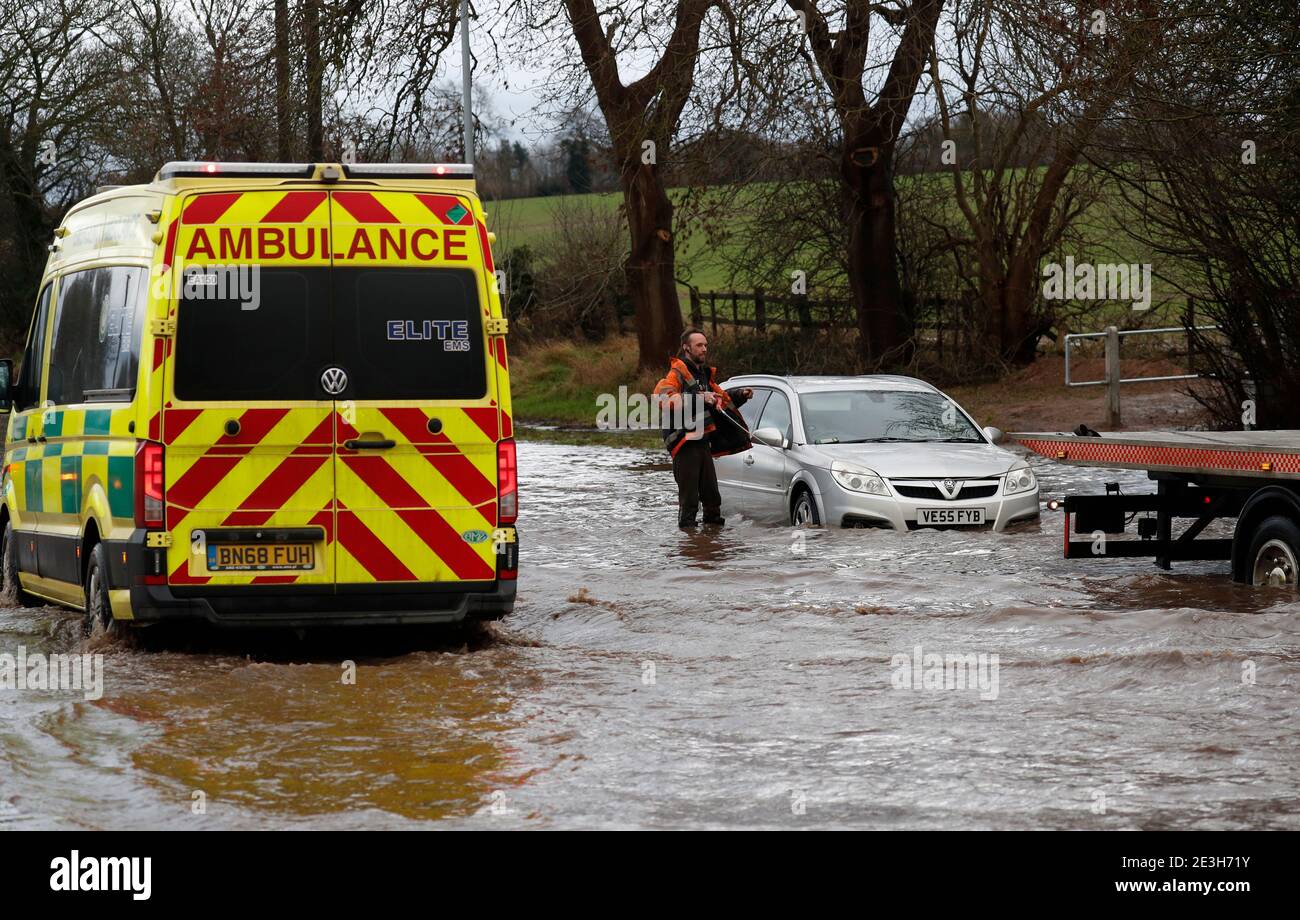 Hathern, Leicestershire, UK. 19th January 2021. UK weather. A recovery driver prepares to pull a car from flood water. Storm Christoph is set to bring widespread flooding to parts of England. Credit Darren Staples/Alamy Live News. Stock Photo