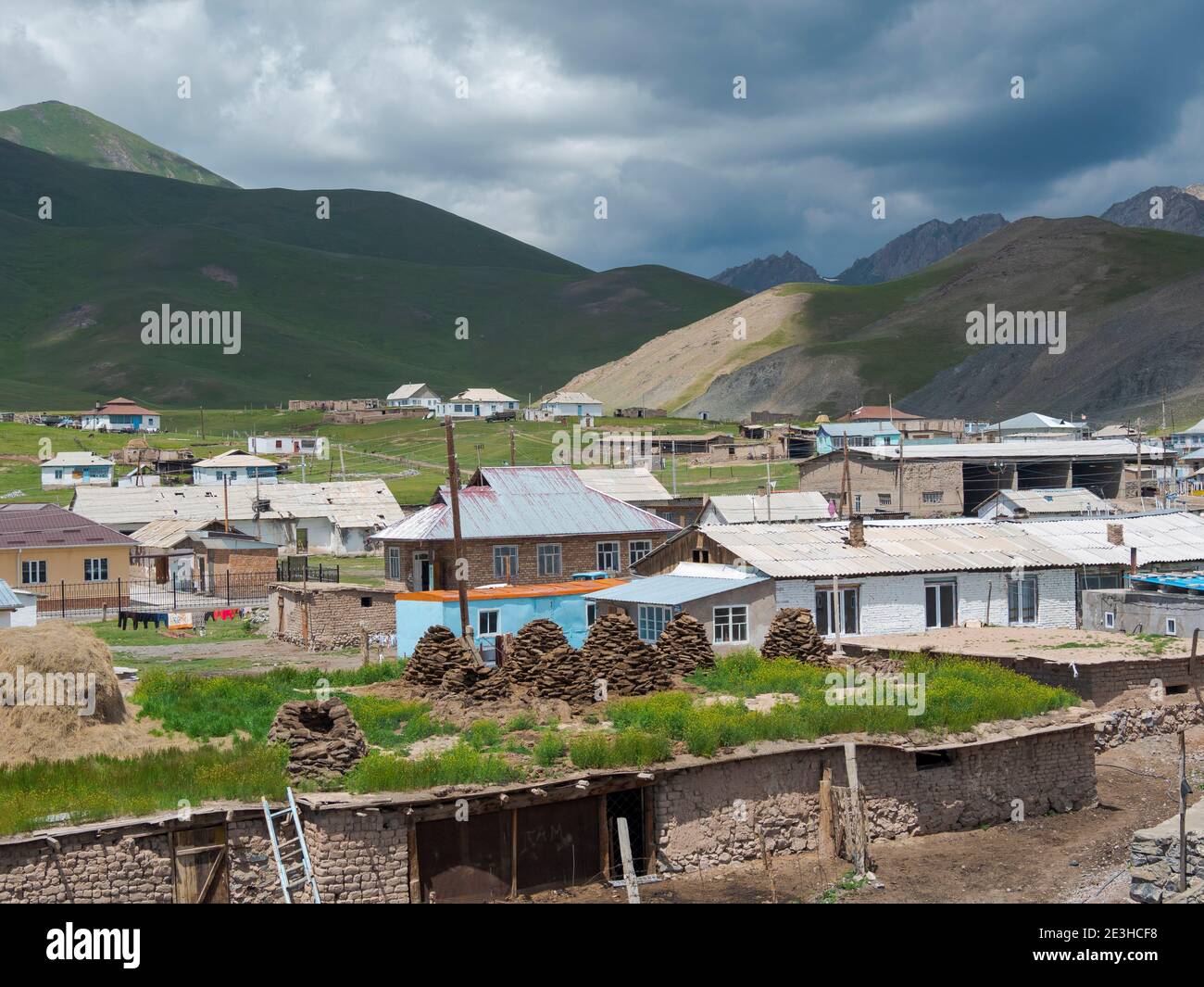 Village Sary Tasch in Alaj Valley, part of Pamir mountain range.  Asia, Central Asia, Kyrgyzstan Stock Photo
