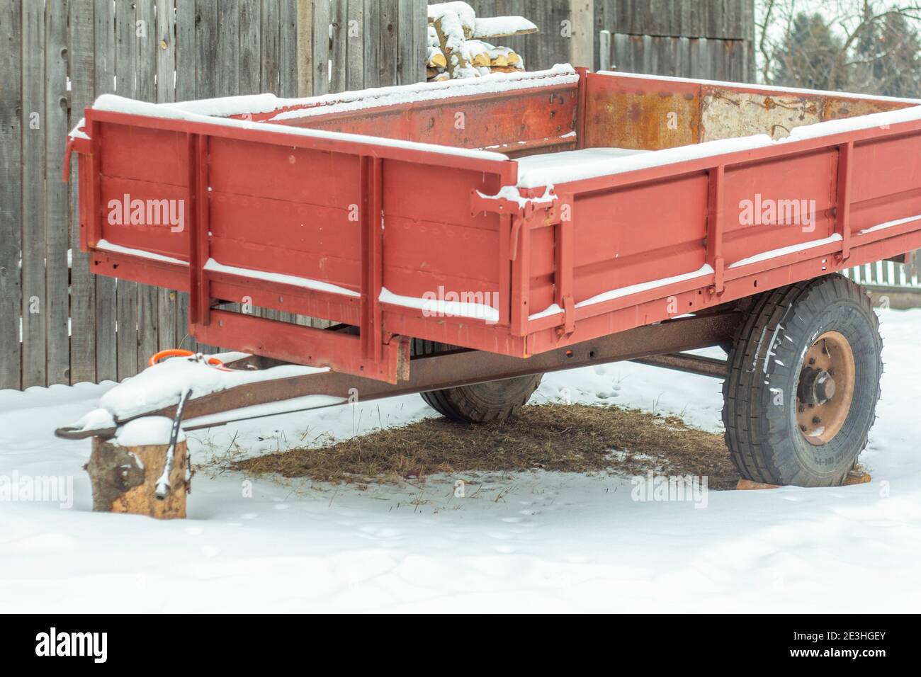 An old rusty cargo trailer stands still Stock Photo - Alamy