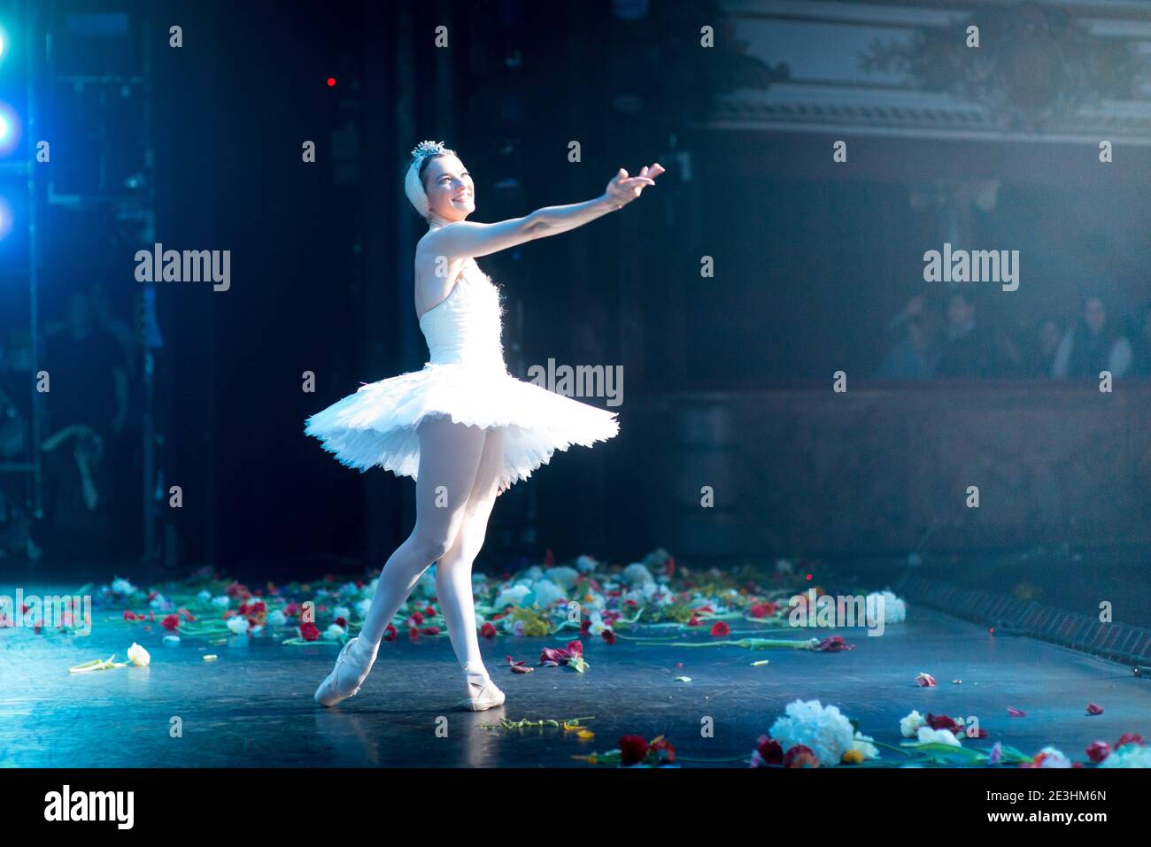 Audience clapping theatre hires stock photography and images Alamy