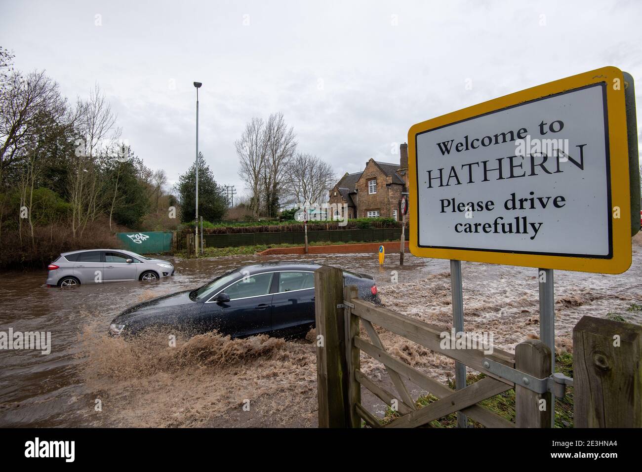 Motorists make their way through floodwater on Derby Road in Hathern, Leicestershire. Picture date: Tuesday January 19, 2021. Stock Photo