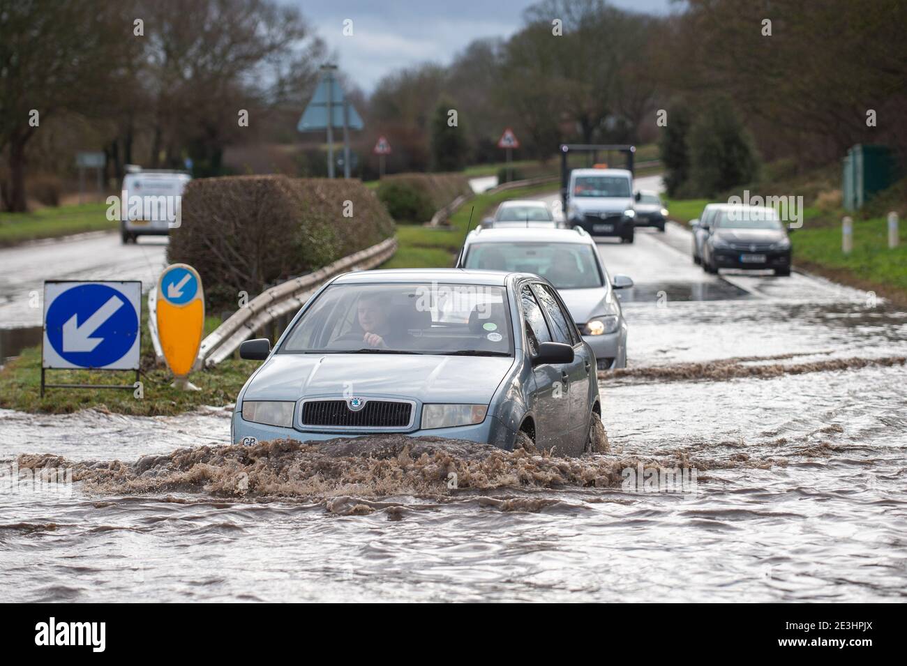 Motorists make their way through floodwater on Derby Road in Hathern, Leicestershire. Picture date: Tuesday January 19, 2021. Stock Photo