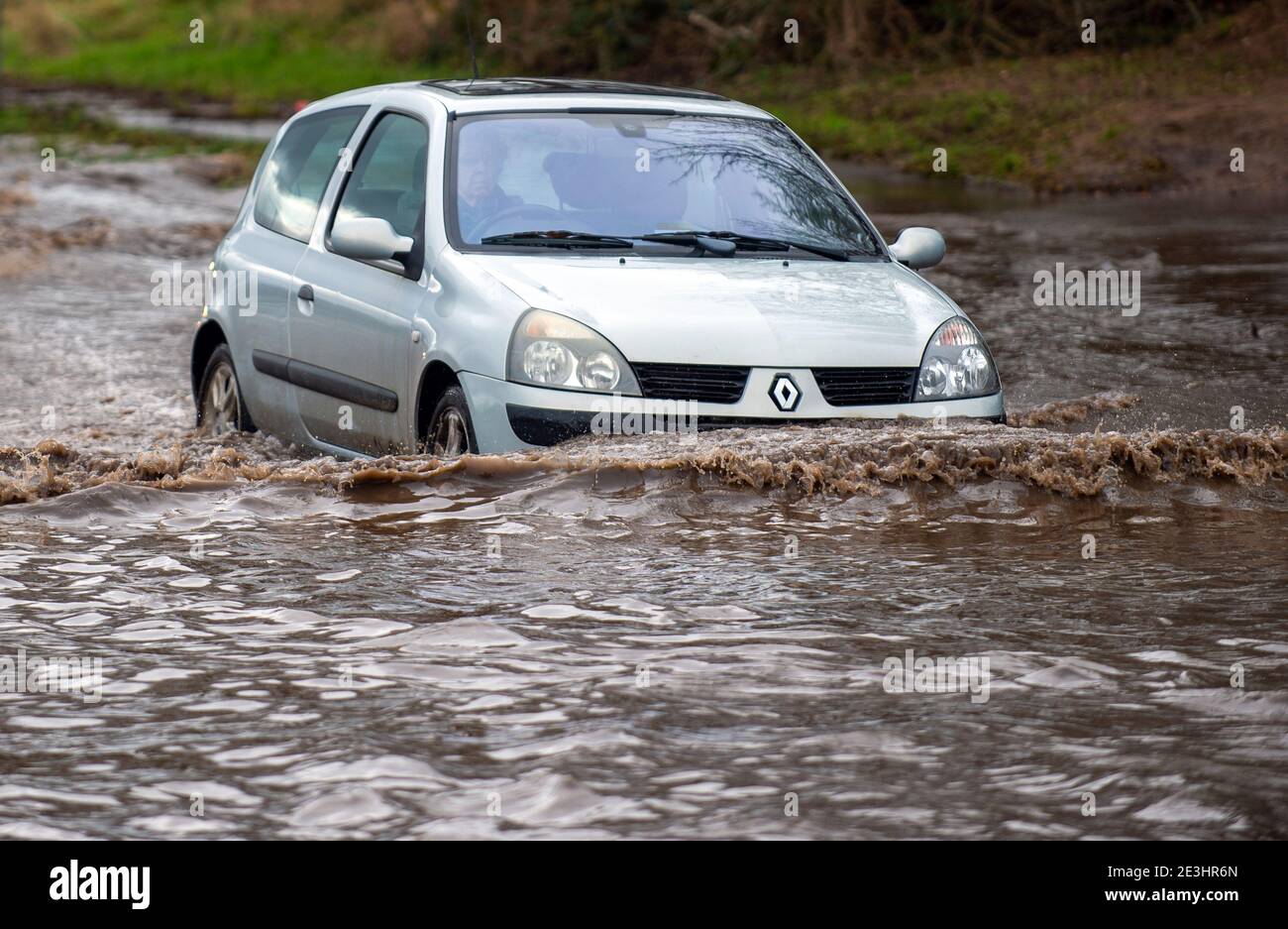 Motorists make their way through floodwater on Derby Road in Hathern, Leicestershire. Picture date: Tuesday January 19, 2021. Stock Photo