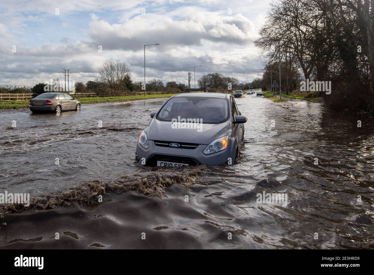 Stranded cars in floodwater on Derby Road in Hathern, Leicestershire. Picture date: Tuesday January 19, 2021. Stock Photo