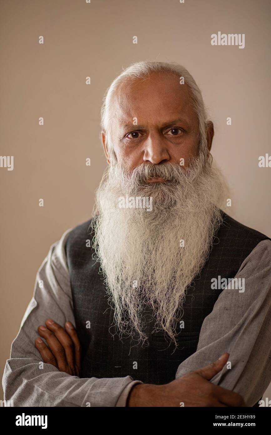 PORTRAIT OF A BEARDED OLD MAN LOOKING STRAIGHT AT CAMERA Stock Photo