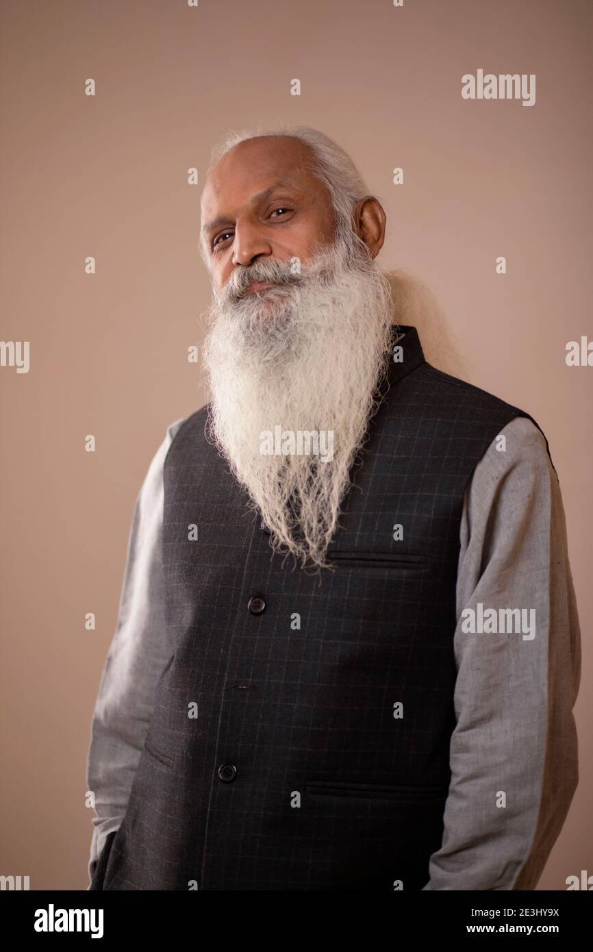Thinking old man hi-res stock photography and images - Alamy