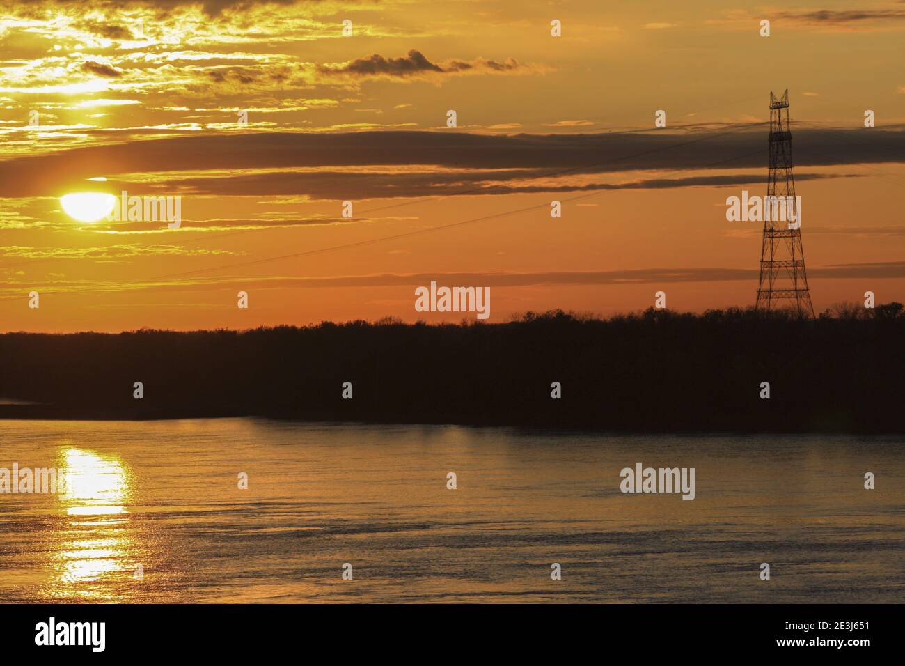 Golden sunbeam dramatic sky hi-res stock photography and images - Alamy