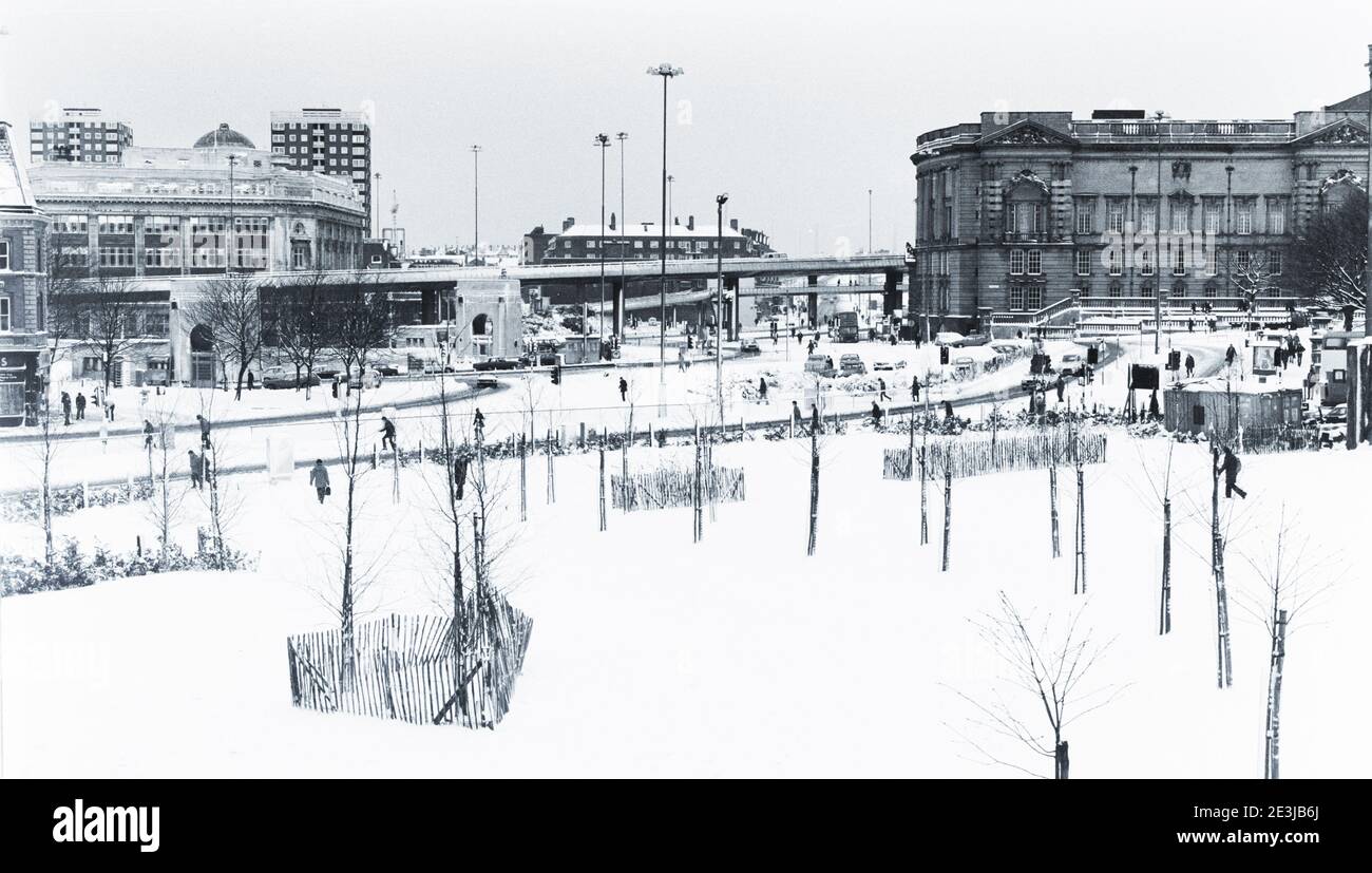 Old Haymarket, Liverpool in January 1981 following heavy snow, Churhill Way North Flyover (demolished 2019) in front of Blackburn Assurance Building. Stock Photo