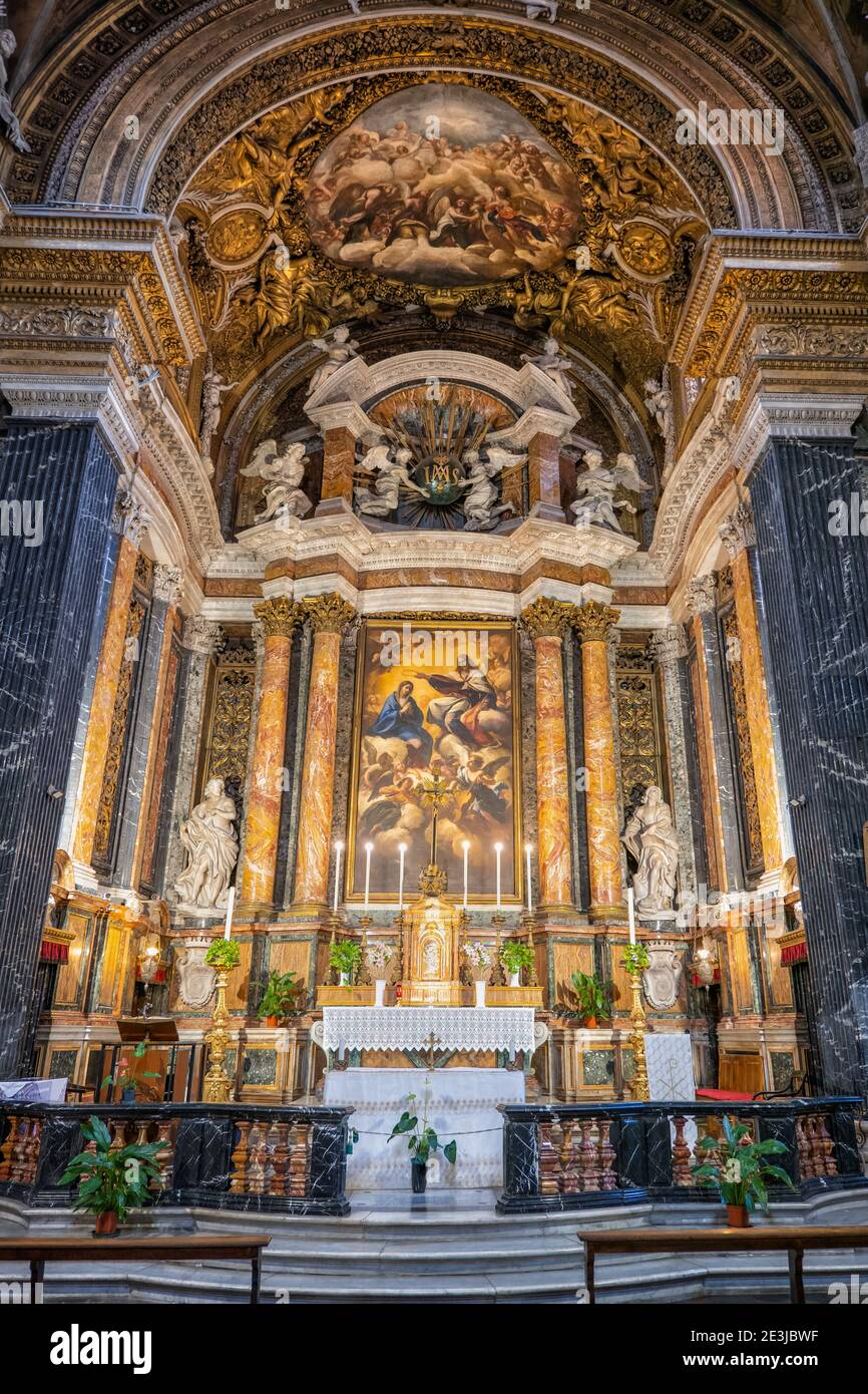 High altar with Coronation of the Virgin (1679) by Giacinto Brandi in Church of the Holy Names of Jesus and Mary (Chiesa dei Santi Nomi di Gesu e Mari Stock Photo