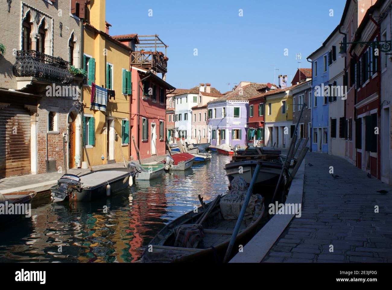 View canal coloured houses hi-res stock photography and images - Alamy