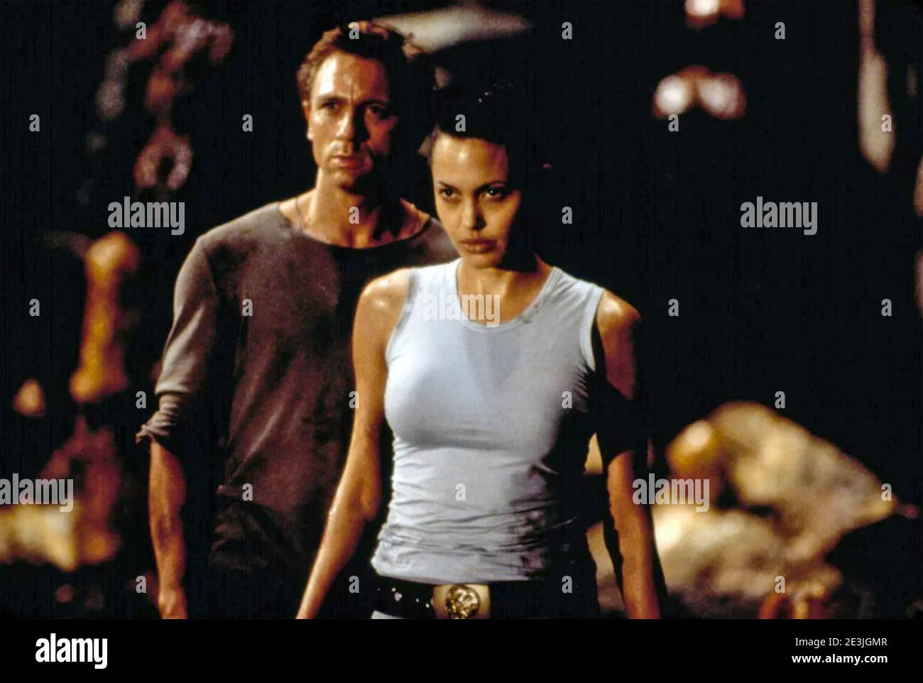 LARA CROFT:  TOMB RAIDER 2001 Paramount Pictures/United International Pictures film with Angelina Jolie and Daniel Craig Stock Photo
