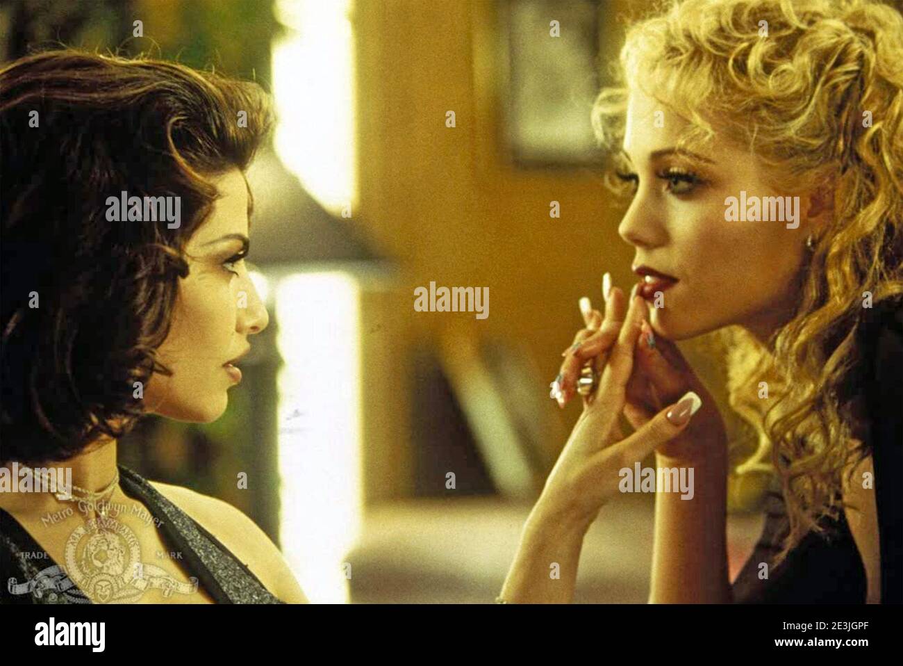 elizabeth-berkley-showgirls-1995-hi-res-stock-photography-and-images