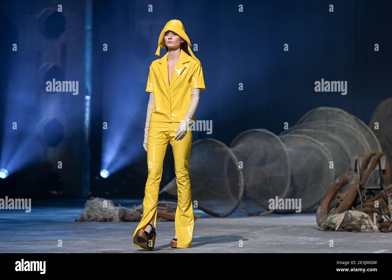 Berlin, Germany. 19th Jan, 2021. A model shows a creation by designer Danny Reinke during the Mercedes-Benz Fashion Week at Kraftwerk in Köpenicker Straße. This time the Berlin Fashion Week takes place on the internet, the shows are shown online because of the pandemic. Credit: Jens Kalaene/dpa-Zentralbild/dpa/Alamy Live News Stock Photo