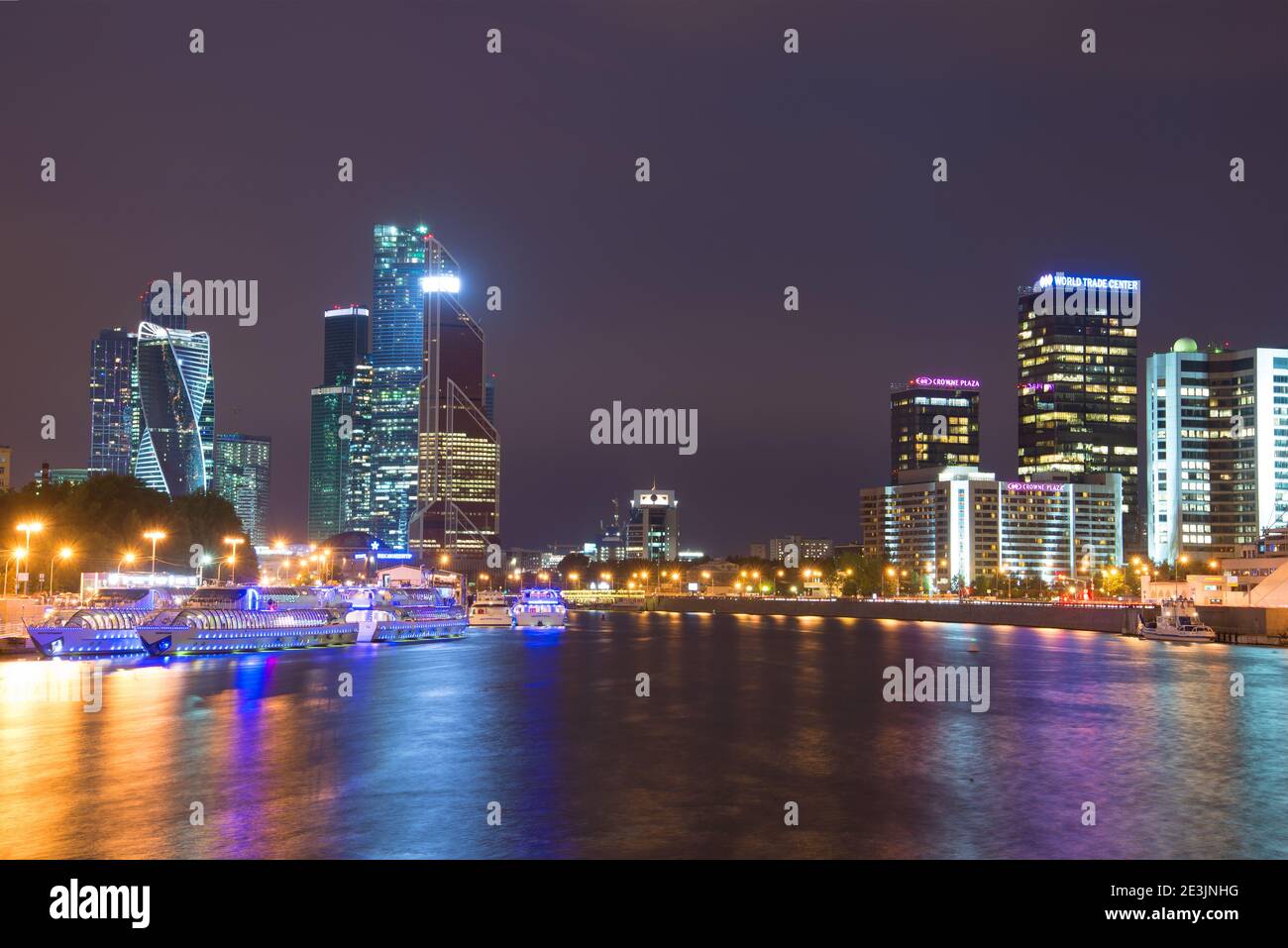 MOSCOW, RUSSIA - SEPTEMBER 07, 2016: Night Moscow-river. Modern city Stock Photo